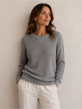 Vince sz M Light Gray Waffle-Knit Crewneck Sweater 100% cotton great condition